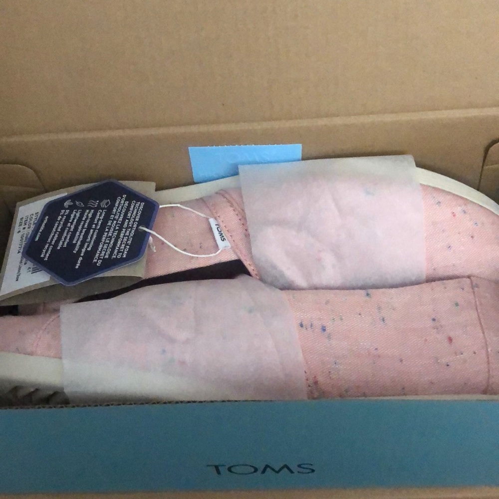 NWT Toms slip on Pink with bow size 6 - Picture 2 of 3